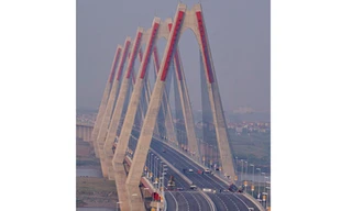 Cầu Nhật Tân (ảnh: Hữu Nghị)