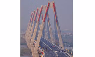 Cầu Nhật Tân (ảnh: Hữu Nghị)