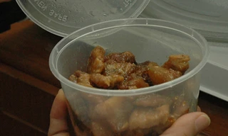 Có được dùng hộp nhựa trong lò vi sóng?