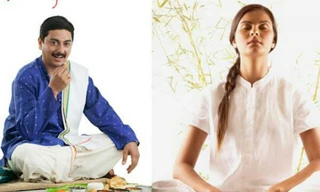 Ngồi trên sàn ăn là một tư thế yoga, giúp xoa bóp các cơ bụng. Ảnh: Recipes.timesofindia 