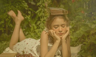 Vào thu đầy mộng mơ với cô gái Đà Lạt xinh như búp bê phương Tây