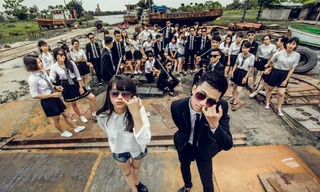 Học sinh tốt nghiệp năm 2017 ở Nam Định hóa thành các nhân vật phim hành động trong bộ ảnh kỷ yếu chia tay thời áo trắng. Ảnh: NVCC