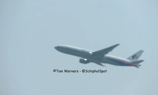 Hình ảnh chiếc máy bay cất cánh do Tom Warners chụp. Ảnh: Twitter 