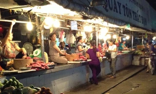  Tiểu thương kinh doanh tại chợ Tôn Thất Đạ 