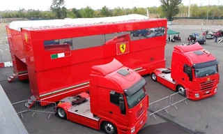 Đội đua Ferrari F1 bán nhà di động