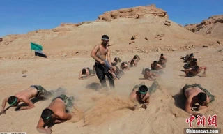 Chiến binh Iraq khổ luyện trên 'chảo lửa' sa mạc