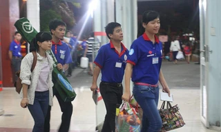 Ga Sài Gòn rực màu áo xanh tình nguyện