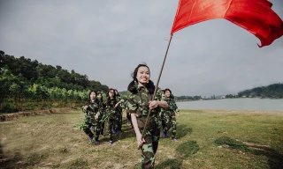 Thú vị bộ ảnh kỷ yếu mang màu xanh áo lính của học sinh Nghệ An