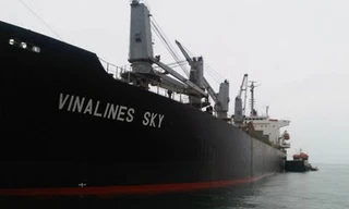 Tàu Vinalines Sky từng bị phía Hàn Quốc bắt giữ theo yêu cầu của SKE&C sau khi có phán quyết của VIAC. Ảnh: Vinalines