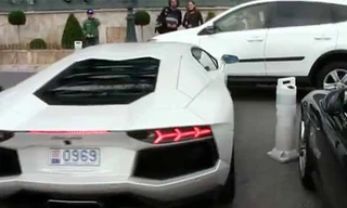Siêu xe “Bò tót” Aventador nứt mũi vì hậu đậu