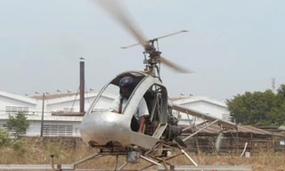 Máy bay "tự chế" của kỹ sư Bùi Hiển cất cánh