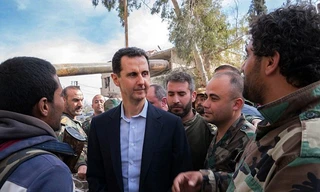 Tổng thống Assad bất ngờ xuất hiện đầy tự tin ở chiến tuyến ác liệt 