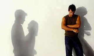 Sốc khi phát hiện ra vợ bao phi công trẻ