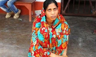 Gunja Devi bẩn thỉu, đói khát khi được giải cứu sau 3 năm bị nhốt trong nhà vệ sinh. Ảnh: Telegraph.