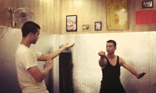 Ali Cote (Trái) giao lưu kỹ thuật với Thái Lý Phật năm 2014.