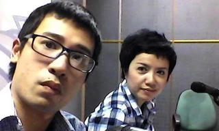 Viết Duy và BTV Phương Hiền, đồng nghiệp của anh trong nhiều chương trình phát thanh