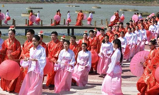 66 cặp đôi cưới theo phong cách 2.000 năm trước