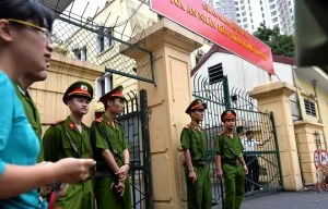 VIDEO: An ninh thắt chặt tại phiên xử 'bầu' Kiên