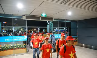 Người hâm mộ, các 'sao' 'tiếp lửa' cho Olympic Việt Nam từ mờ sáng