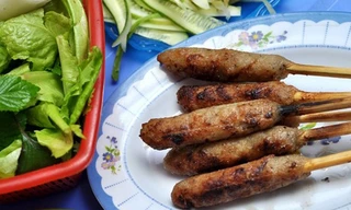 Nem lụi là món quà vặt được thực khách yêu thích