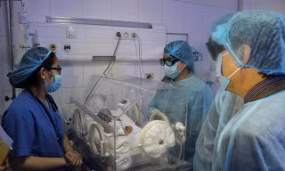 Bộ trưởng Bộ Y tế Nguyễn Thị Kim Tiến thăm Đơn nguyên Sơ sinh của Bệnh viện Sản- Nhi Bắc Ninh 