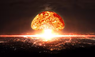 Một tên lửa hạt nhân có thể gây thiệt hại nặng nề cho thành phố lớn. Ảnh minh họa: QZ.