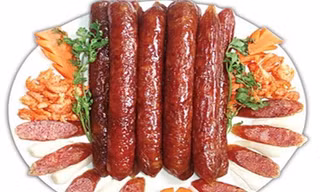 Lạp xưởng là món ăn giàu dinh dưỡng nhưng không nên ăn thường xuyên. Ảnh minh họa