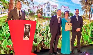 Đại diện Vinhomes nhận giải thưởng “Bất động sản tốt nhất thế giới” 2018 do IPA trao tặng