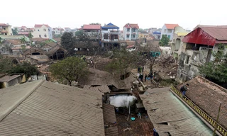 10 ngôi nhà bị phá hủy, hư hại sau vụ nổ. Ảnh: Lê Hiếu.