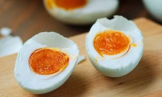 Giảm cân hiệu quả từ trứng muối 