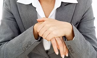 Những căn bệnh nguy hiểm ám ảnh đôi tay của dân văn phòng