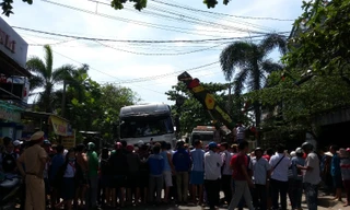 Người phụ nữ nhặt ve chai chết thảm dưới bánh xe tải