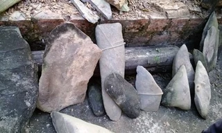 Bộ đàn đá còn khá nguyên vẹn.