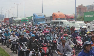 Cách xa cảng Cát Lái khoảng 10km, con đường Xa Lộ Hà Nội từ cầu Rạch Chiếc (Q.2), hướng về Mai Chí Thọ, Đồng Văn Cống...về cảng Cát Lái bị ùn tắc giao thông