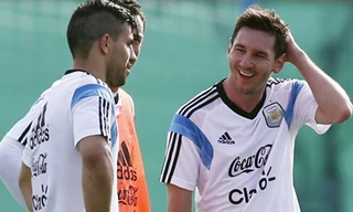 Messi và Aguero sẽ soi đường cho hàng công Argentina. Phía sau họ là một dàn dự bị hạng sang mà các đội khác đều thèm muốn. Ảnh: Reuters.