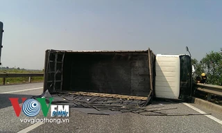 Hiện trường vụ lật xe