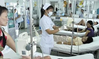 Dùng dịch truyền để điều trị bệnh sót xuất huyết.