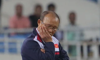 HLV Park Hang Seo... ngủ gật ở trận ra mắt tuyển Việt Nam