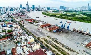 Cảng Khánh Hội đang được di dời để mở rộng đường Nguyễn Tất Thành