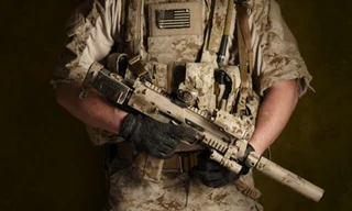 Một lính đặc nhiệm Mỹ với khẩu MP7. Ảnh: Pinterest.