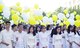 Tinh khôi vẻ đẹp nữ sinh trường Quốc học Vinh ngày chia tay