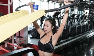'Bom sex' Vũ Ngọc Anh khoe vòng 1 căng đầy với đồ tập gym