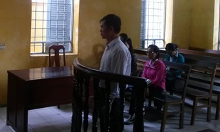 Bác sĩ Kha Ly trước tòa.