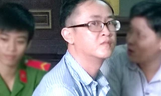 Bị cáo Đạt (đeo kính) chấp hành hình phạt 20 năm tù. Ảnh: H. D.