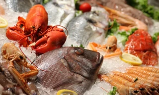 Người bệnh gút nên hạn chế ăn hải sản. Ảnh: Eating Well.