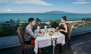 Thưởng thức bữa tối nhìn ra hướng biển tại Mường Thanh Luxury Nha Trang