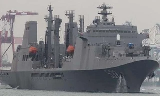 Tàu tiếp tế tổng hợp “Bàn Thạch” 532 của Đài Loan