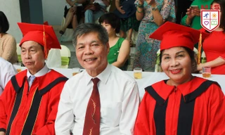 TS-NGƯT Nguyễn Thanh Sơn (áo trắng, ở giữa)