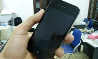 Sau khi cướp giật được chiếc iPhone 4S, các đối tượng đã tăng ga bỏ chạy