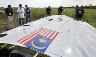 Những hình ảnh chứng minh MH17 bị bắn bằng tên lửa